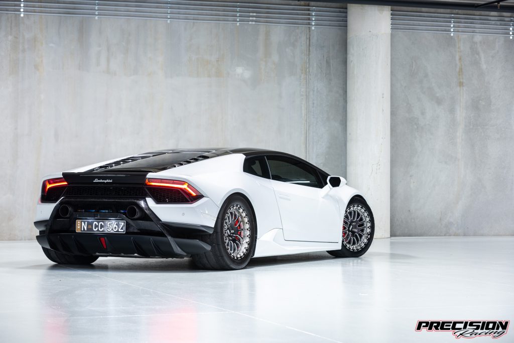 White twin turbo Huracan 7