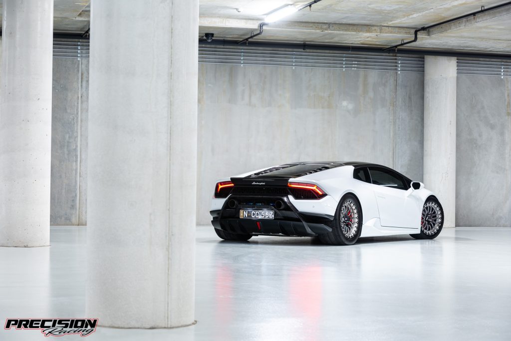 White twin turbo Huracan 9